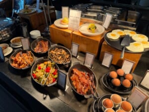 ヒルトン・バンコク・スワンナプーム・ゴルフリゾート&スパー客朝食ビュッフェ