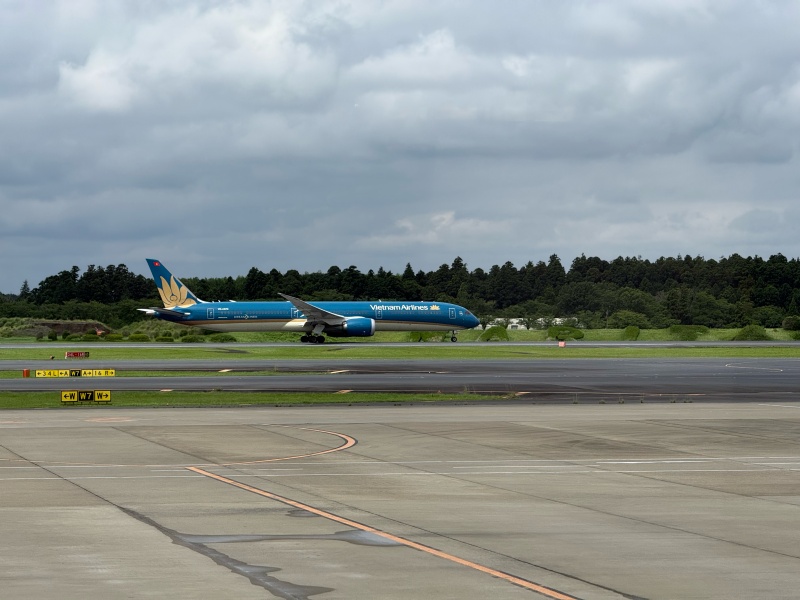 United Club@成田国際空港-離発着する航空機