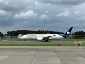United Club@成田国際空港-離発着する航空機