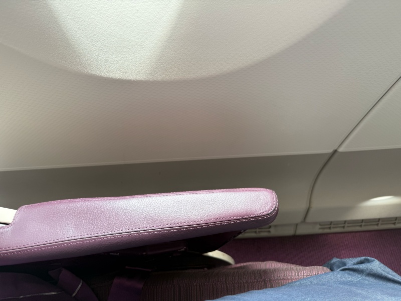 タイ航空(バンコク=羽田便:TG660 A350-900)-ビジネスクラススタッガードシート