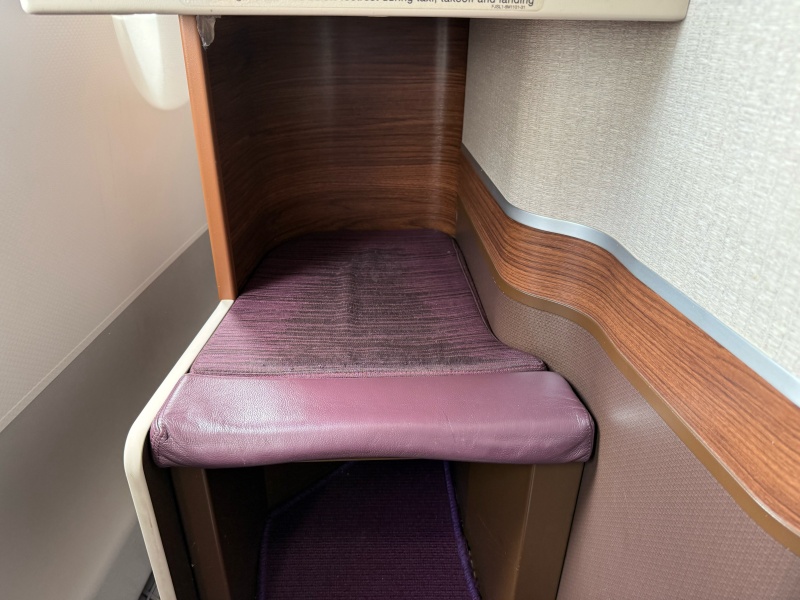 タイ航空(バンコク=羽田便:TG660 A350-900)-ビジネスクラススタッガードシート