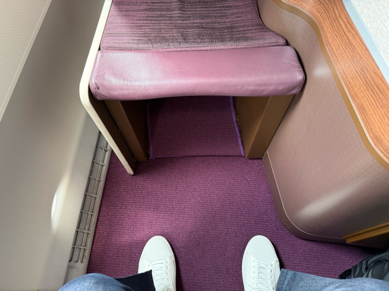 タイ航空(バンコク=羽田便:TG660 A350-900)-ビジネスクラススタッガードシート