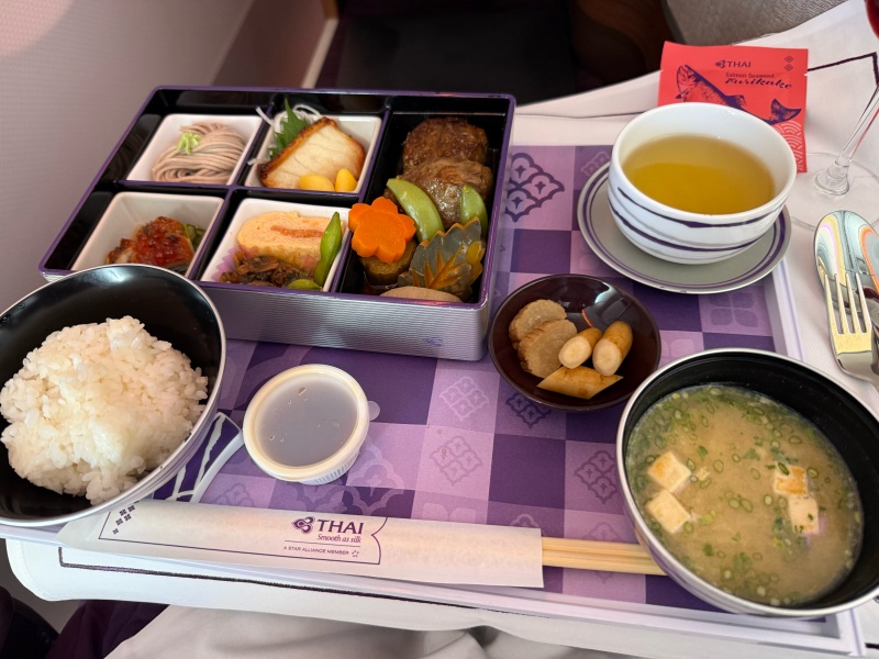 タイ航空(バンコク=羽田便:TG660 A350-900)-ビジネスクラス食事&ドリンク